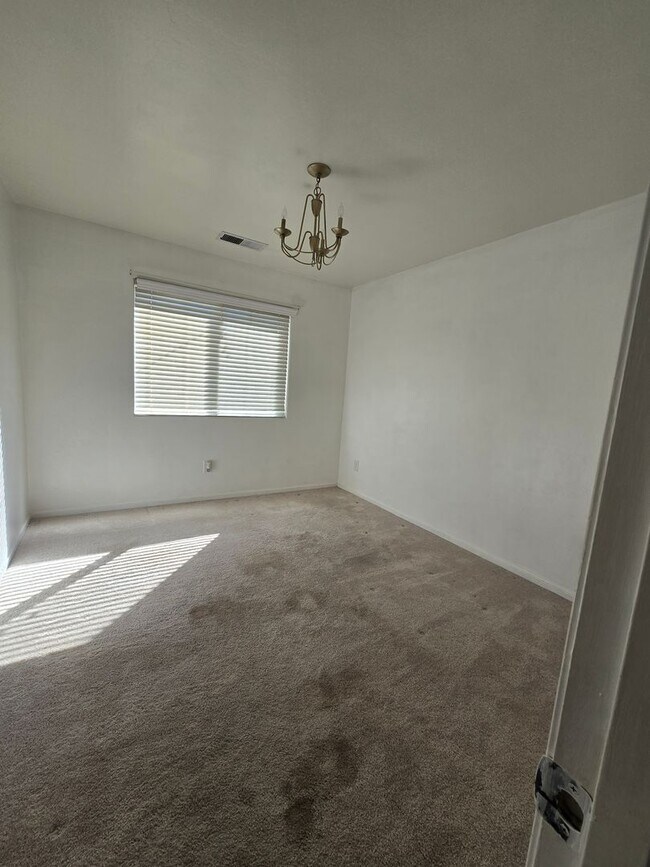 Building Photo - 3 BR 2 BA Available Now