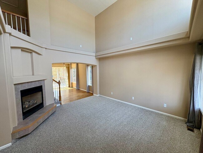 Building Photo - Highlands Ranch 3bed, 3.5 bath
