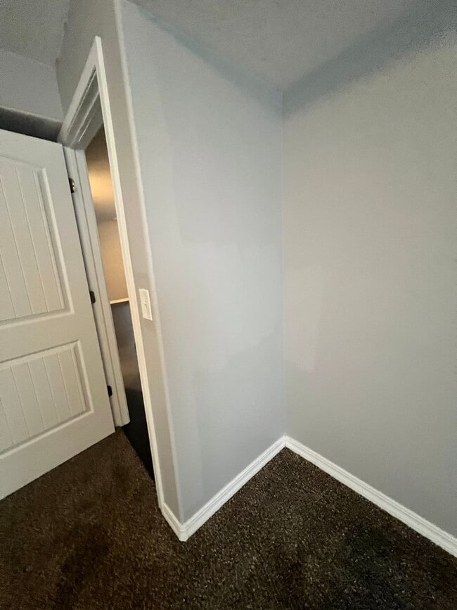 Building Photo - "Beautiful 4 Bedroom House For Rent" - Not furnished