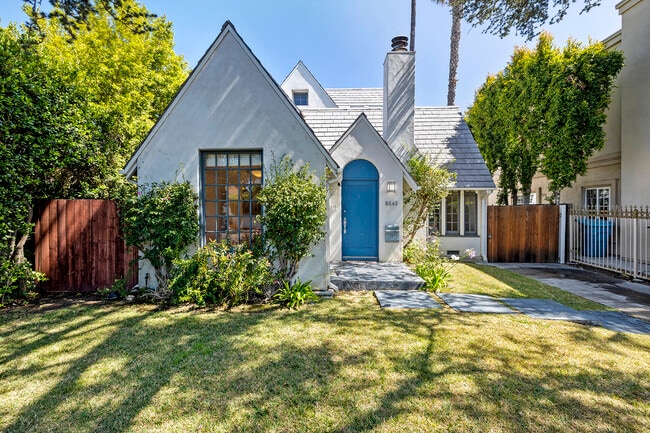Building Photo - 8543 Clifton Way
