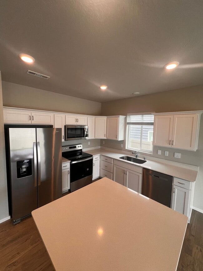 Building Photo - NEW LISTING!! Beautiful New 4 bed/2.5 bath + Loft in an ideal location