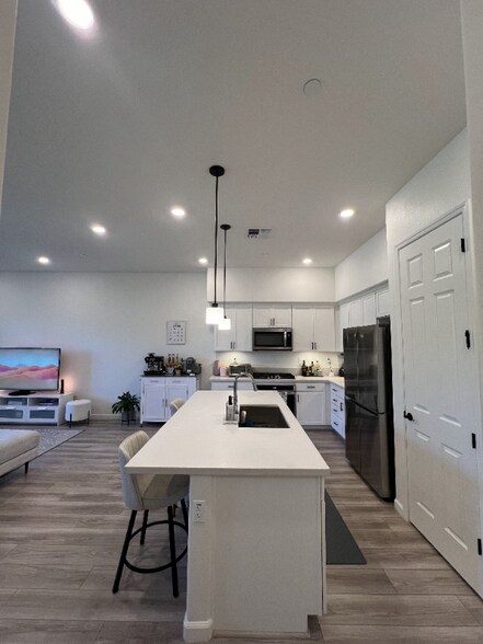 Building Photo - 32 Lesina Way