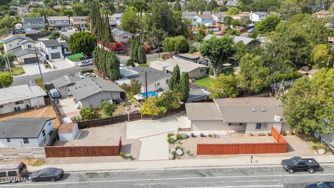 Building Photo - 865 W Hillcrest Dr