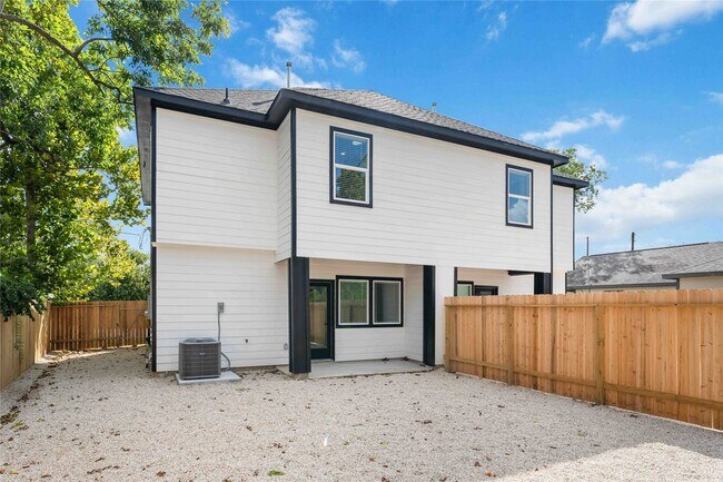 Building Photo - 6909 S Hall St