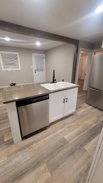 Building Photo - 206 W Chester St