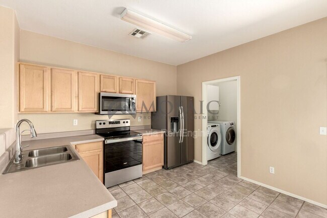 Building Photo - 6118 E Valley View Dr
