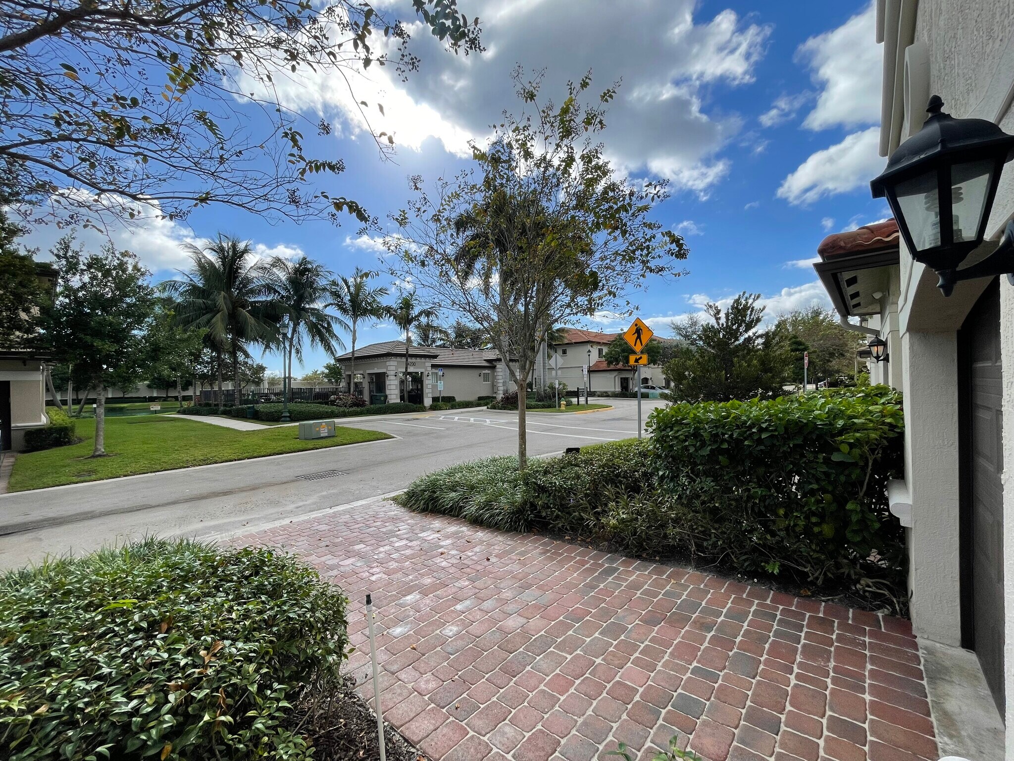 Building Photo - 4212 N Dixie Hwy