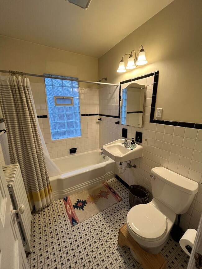 Building Photo - 3126 N Fratney St