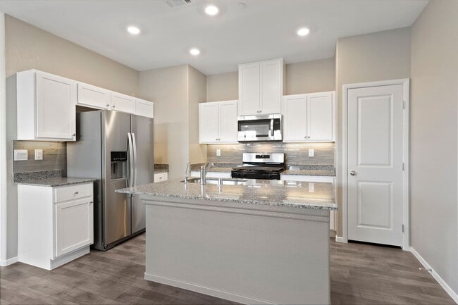 Building Photo - Spacious Single Level with Stunning Mounta...
