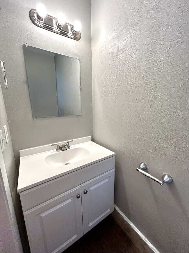 Building Photo - 6724 Zircon Dr