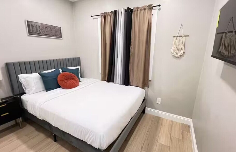 Building Photo - 8354 Adams St