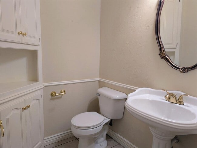 Building Photo - 214 Boulevard Du Lac