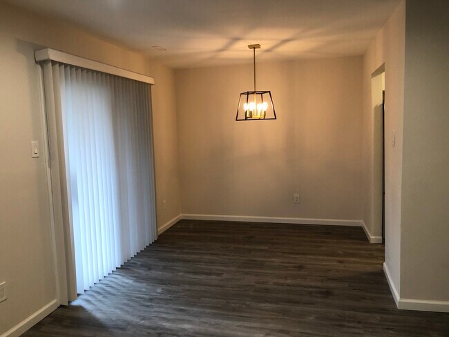 Dining Area - 605A Cypress Point Cir