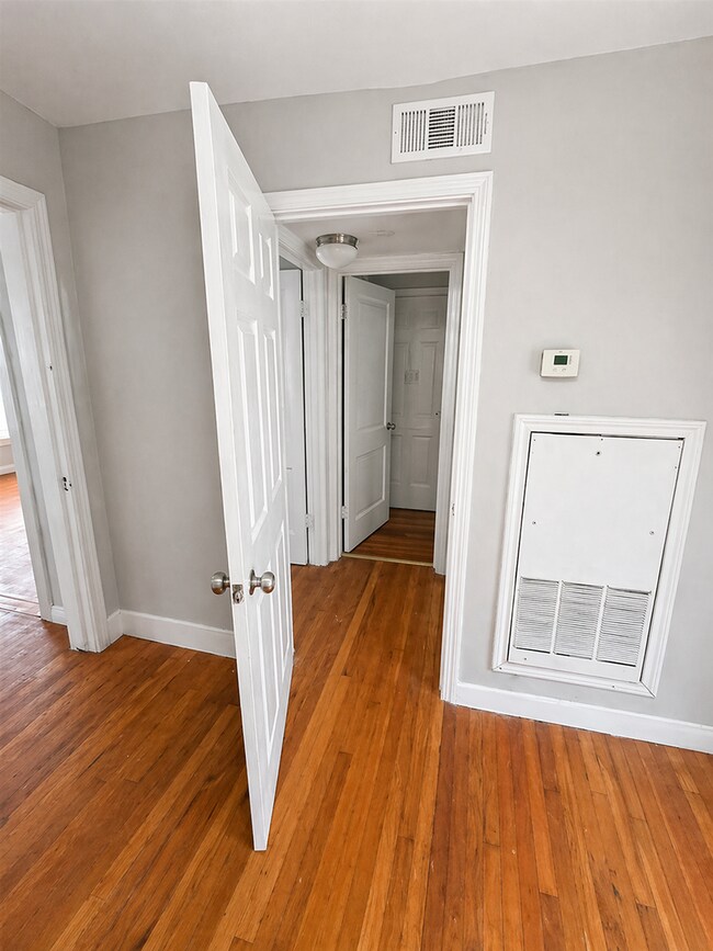 Building Photo - BRIGHT AND SPACIOUS 2-BEDROOM NEAR ST. MARY'S UNIVERSITY AND WOODLAWN LAKE