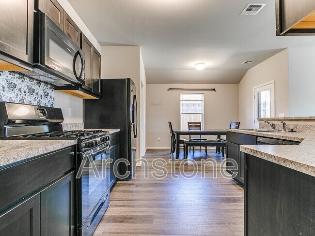 Building Photo - 1308 Dustin Dr