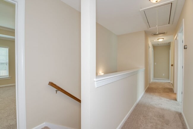 Building Photo - Canterbury Farms - 4 Bed 2.5 Bath