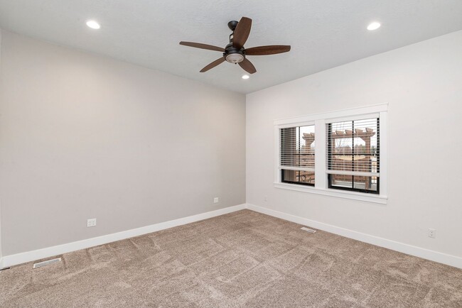 Building Photo - 6642 N Asissi Ln