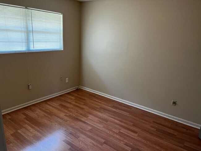 Building Photo - Camellia Cove Apartment Homes