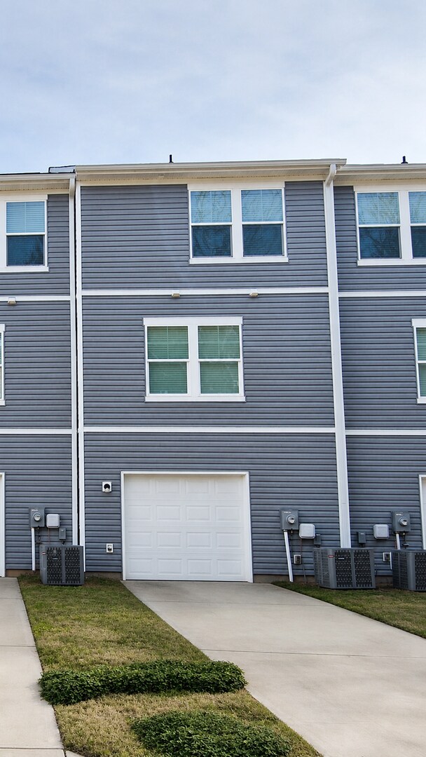 Building Photo - 3-Bedroom, 3.5 Bath Townhome for Rent in Mooresville, NC | Attached Garage & Modern Kitchen
