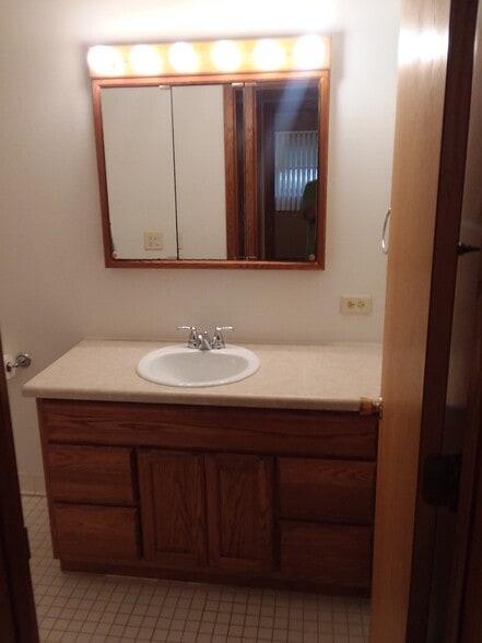 Building Photo - 3246 Douglas Dr N