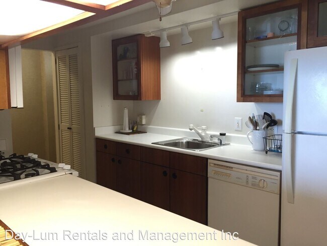 Building Photo - 2 br, 2 bath House - 2405 Kalanianaole Ave...