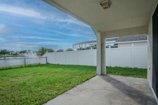 Building Photo - 10815 Lakeside Vista Dr