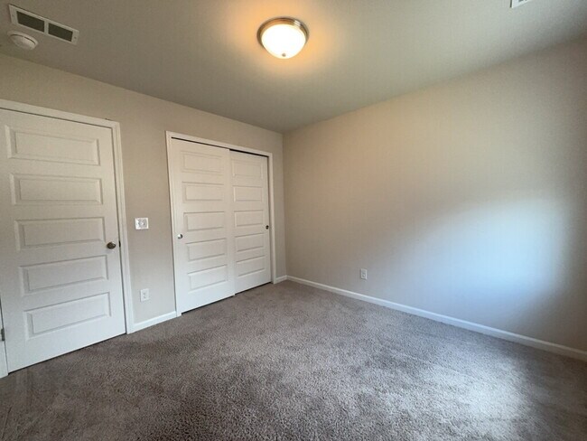 Building Photo - 445 Navona Dr