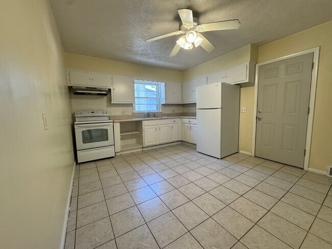 Building Photo - 1127 Lodge Ave