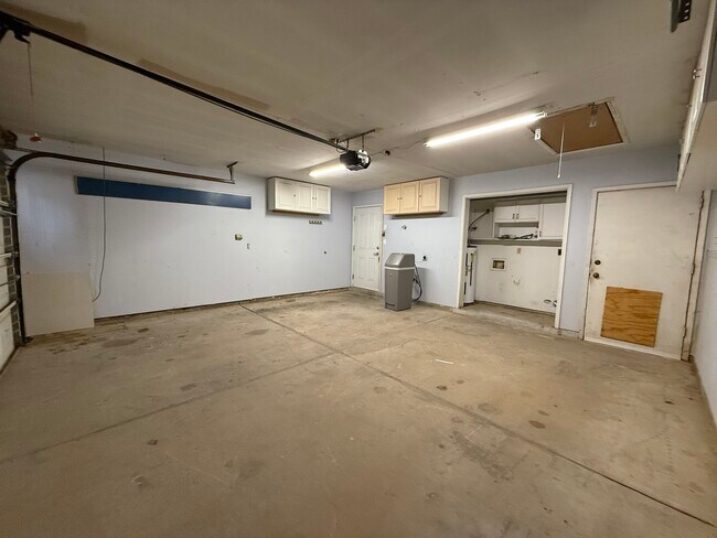 Building Photo - 1356 S 41st Ave