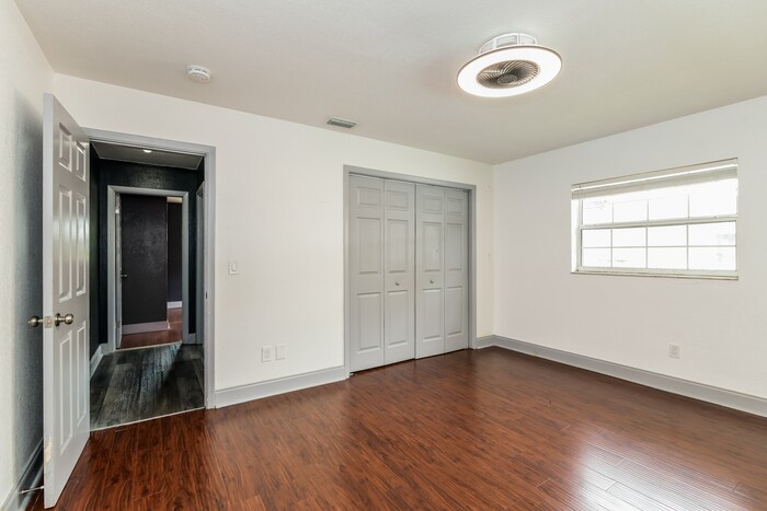 Building Photo - 754 Ave N SE