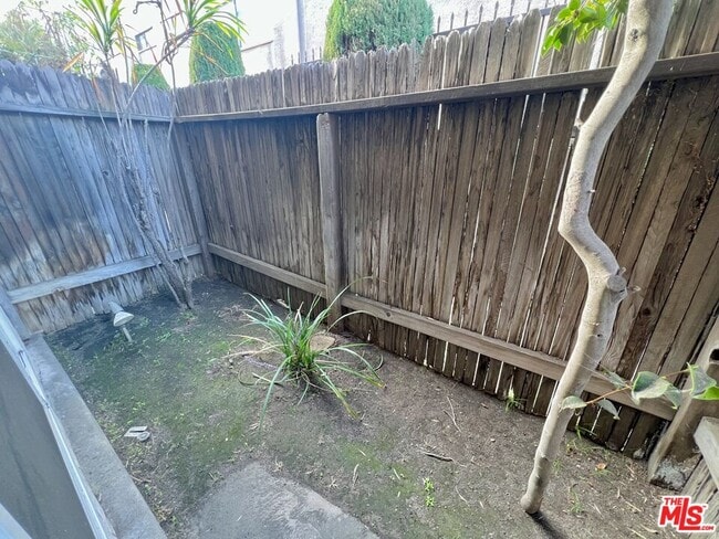 Building Photo - 1261 Granville Ave