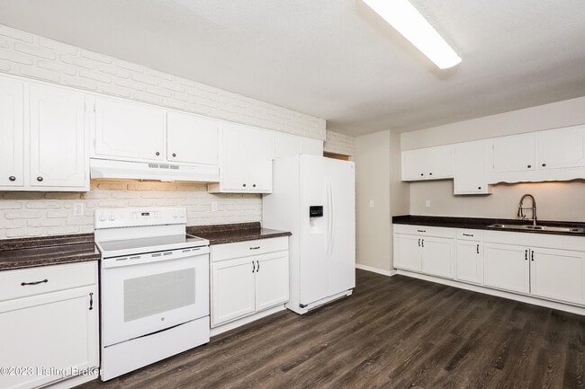 Building Photo - 215 Kim Ct