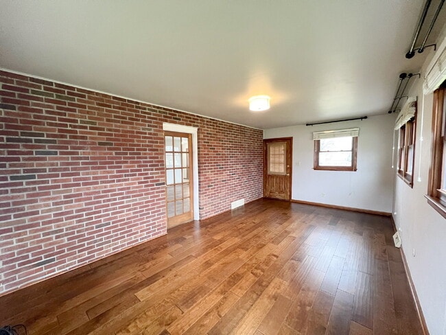 Building Photo - 623 Mason St