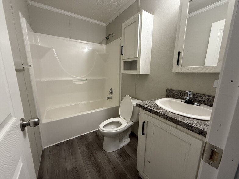 Building Photo - 4418 E Daisy Ln