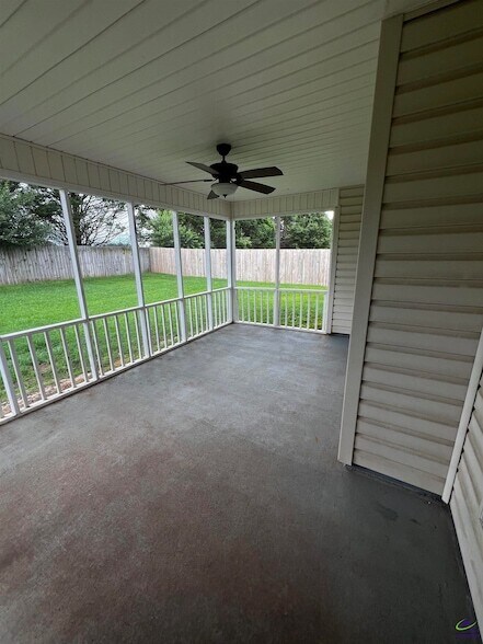 Building Photo - 306 Hummingbird Ln