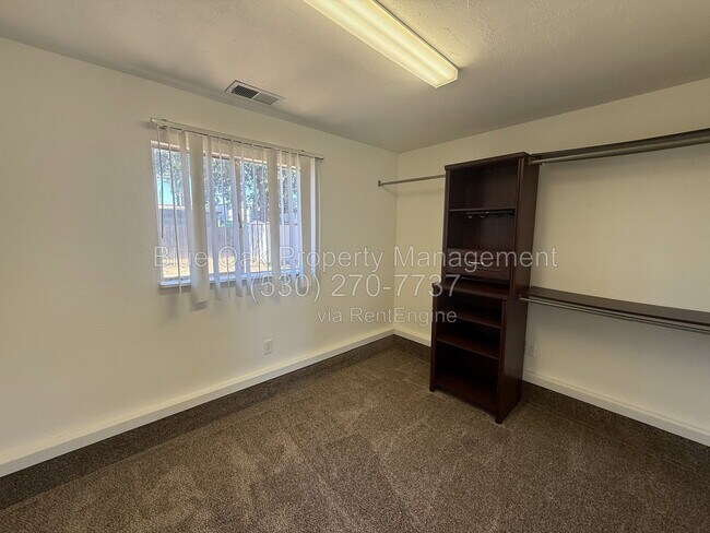 Building Photo - 172 Connors Ave