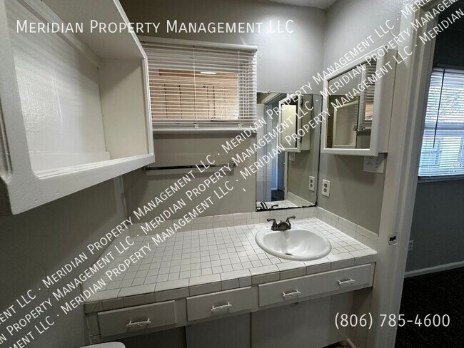 Building Photo - 2003 32nd-A