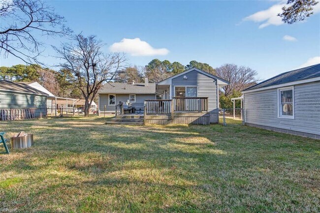 Building Photo - 32 Warren Dr