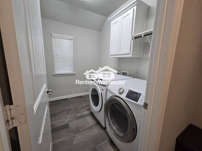 Building Photo - MOVE IN READY - PROSPER TX - 4BEDS 3BATHS