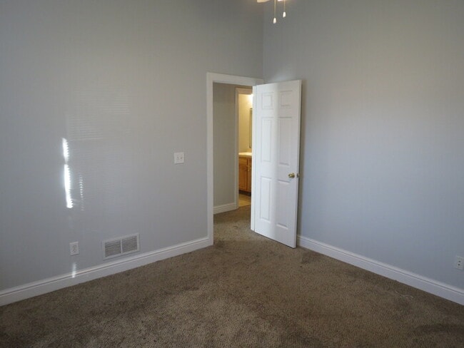 Building Photo - 3234 Oak Bend Blvd