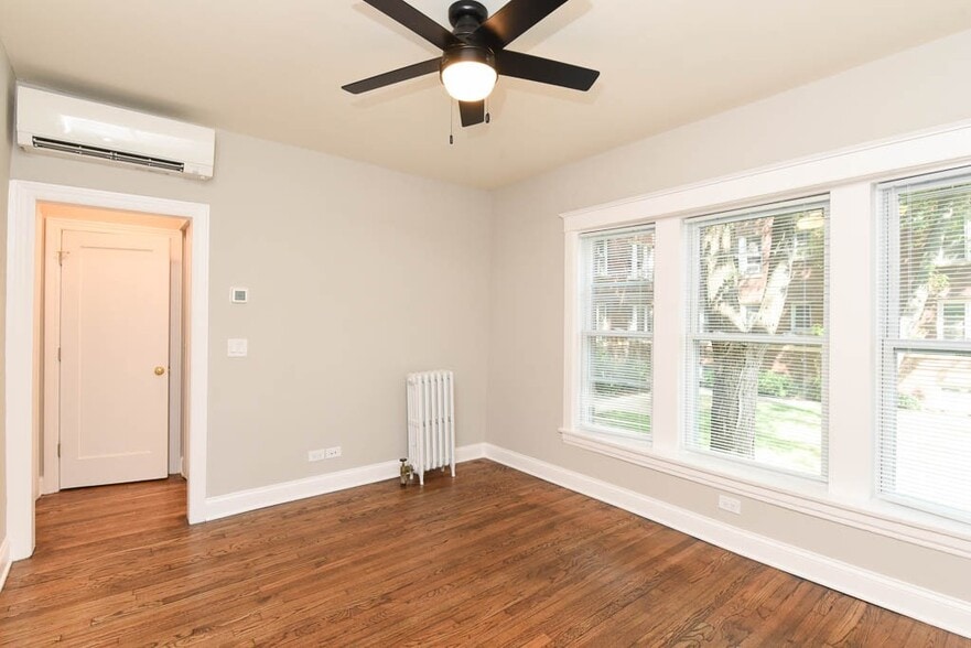Building Photo - 4708 N Racine Ave