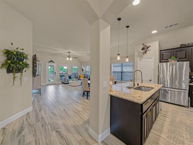 Building Photo - 1604 De Berry Ln