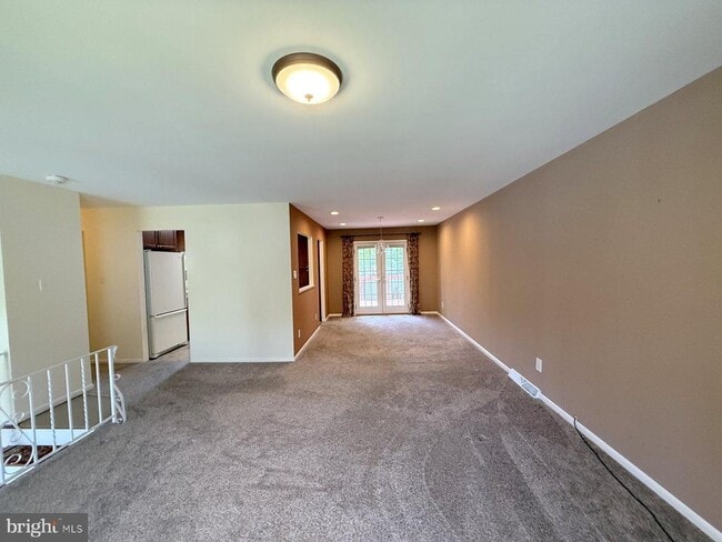 Building Photo - 11 Knollwood Dr