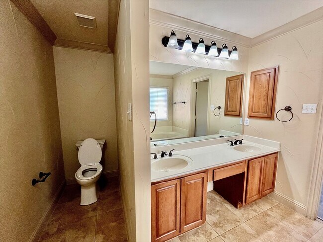Building Photo - 1005 Tallahassee Dr