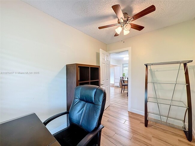 Building Photo - 1532 NE 39th St