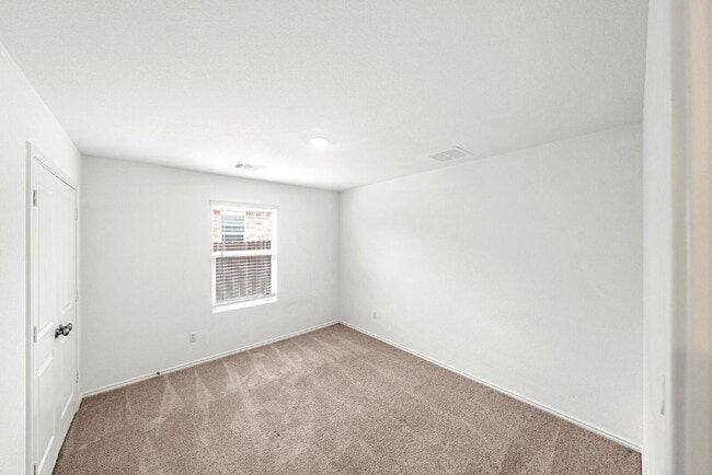 Building Photo - Ready NOW! Greenbelt Wooded Views