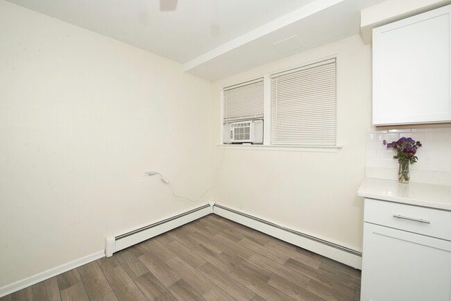 Building Photo - 2402 N 76th Ct