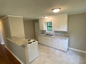 Building Photo - Renovated 2 Bedroom 1 Bath Home for Rent!