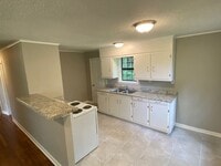 Building Photo - Renovated 2 Bedroom 1 Bath Home for Rent!