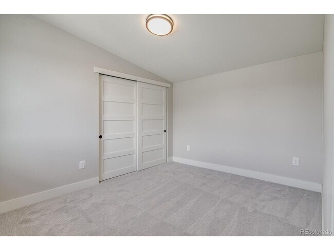 Building Photo - ONE MONTH FREE - Modern 3BR Townhome in Denver